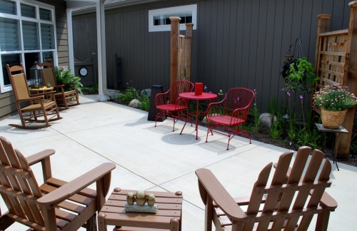 Community Living -- Maintenance-free Homes -- Small back patio